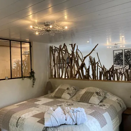 Cottage En Bordure De Riviere *