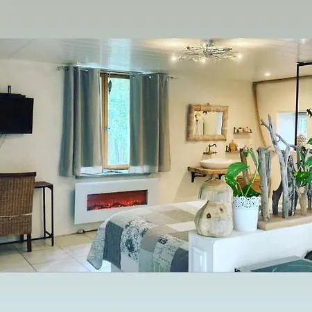 En Bordure De Riviere Saint-Ilpize