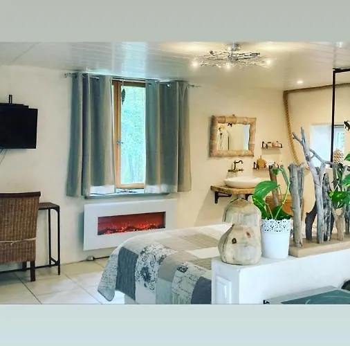 En Bordure De Riviere Saint-Ilpize